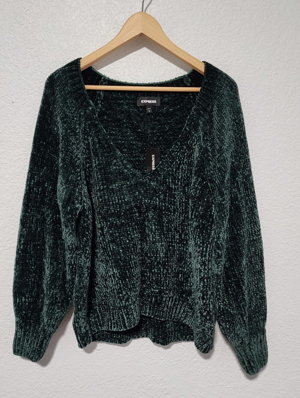 Express Women Knit Pullover V Neck Relaxed fit Sweater Forest Green Large NWT